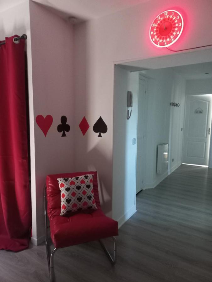 Game Room Επερνέ Εξωτερικό φωτογραφία