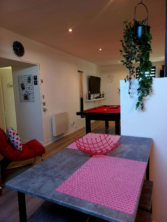 Game Room Επερνέ Εξωτερικό φωτογραφία