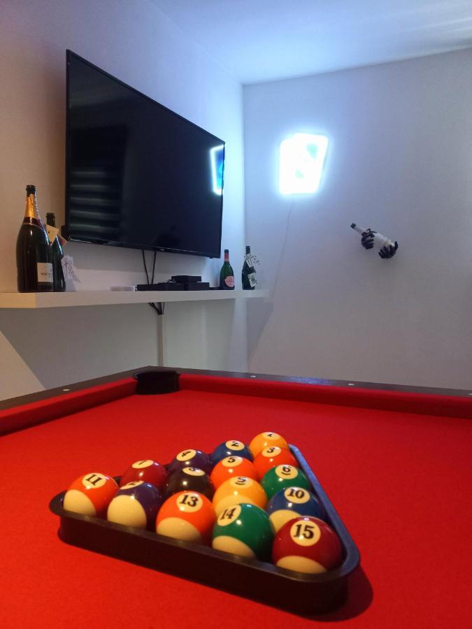 Game Room Επερνέ Εξωτερικό φωτογραφία