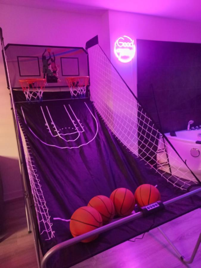 Game Room Επερνέ Εξωτερικό φωτογραφία