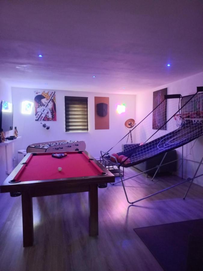 Game Room Επερνέ Εξωτερικό φωτογραφία