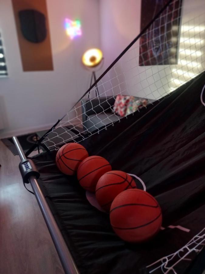 Game Room Επερνέ Εξωτερικό φωτογραφία