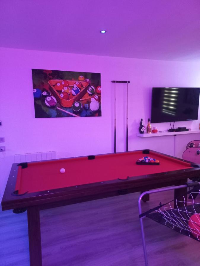 Game Room Επερνέ Εξωτερικό φωτογραφία