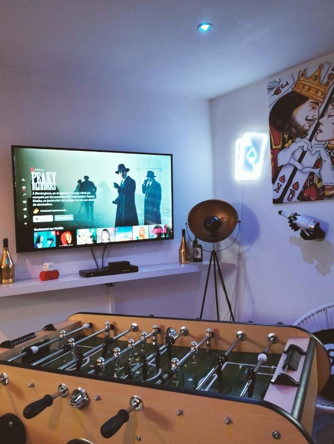 Game Room Επερνέ Εξωτερικό φωτογραφία